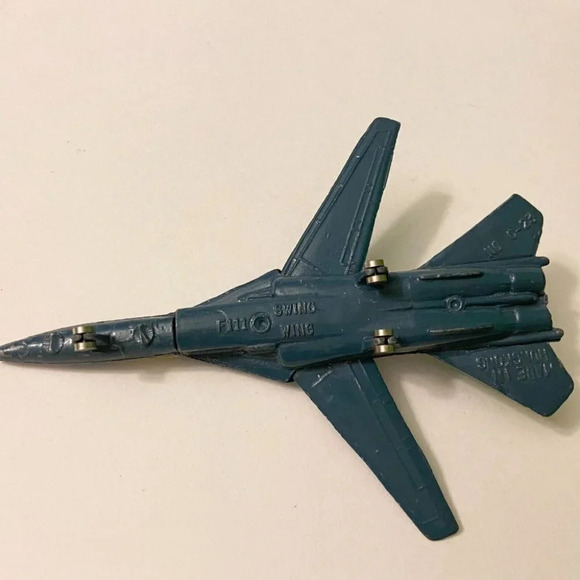 Vintage USAF  F111 Swing Wing Aircraft Diecast Toy Made In Hong Kong - Picture 5 of 10
